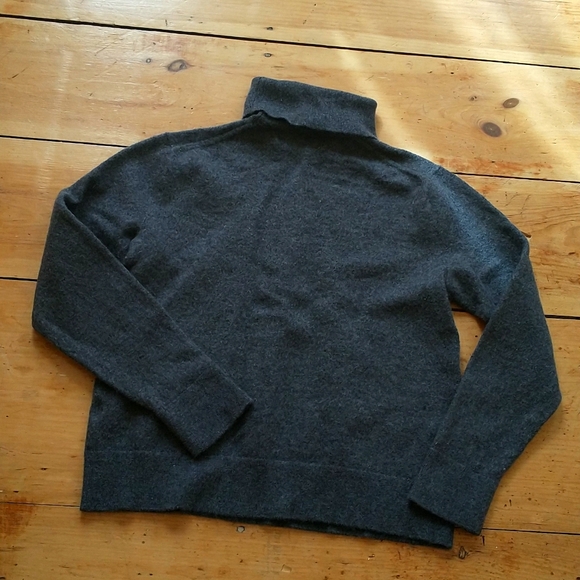 BR Merino Charcoal Sweater M - Picture 2 of 7